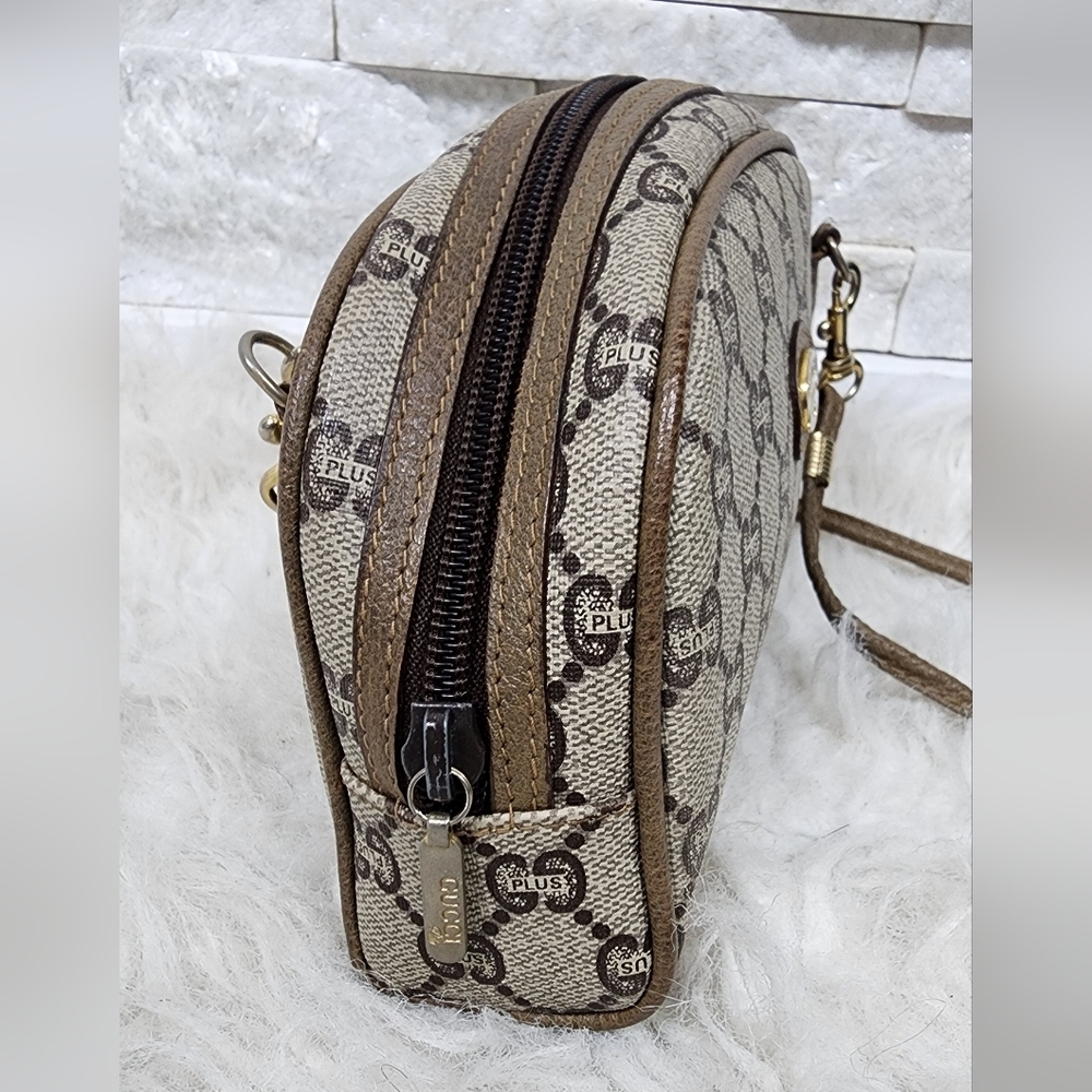 Vintage Gucci GG Plus Crossbody Bag – Rare Collector’s Piece - Picture 11 of 12